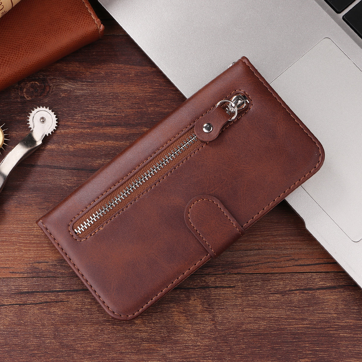 牛革製茶色のiPhoneケース ジッパー付き手帳型カードホルダー-LLN240709