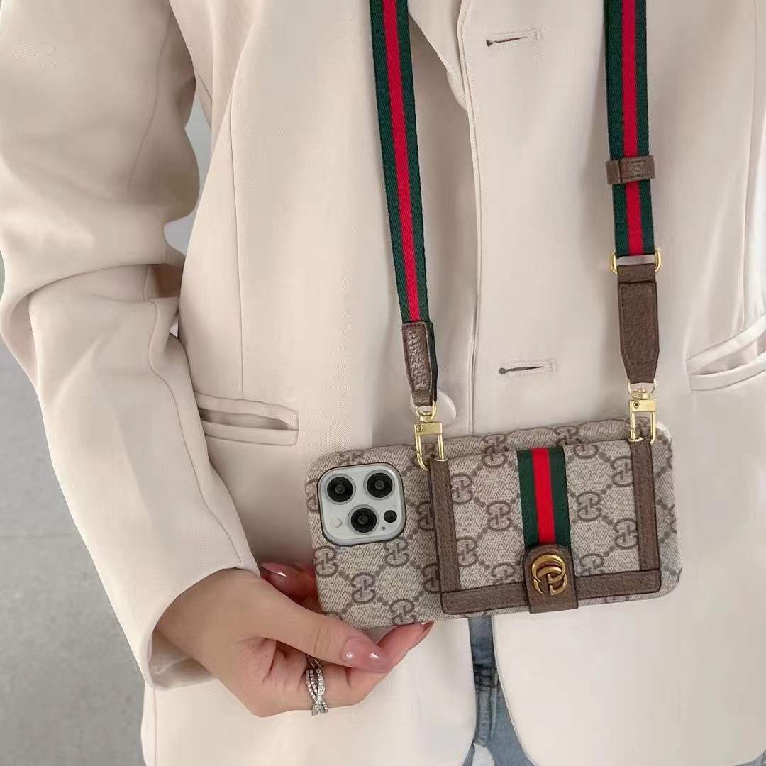 ブラウンのGG iPhoneケース、パスケースとストラップ -XK240330