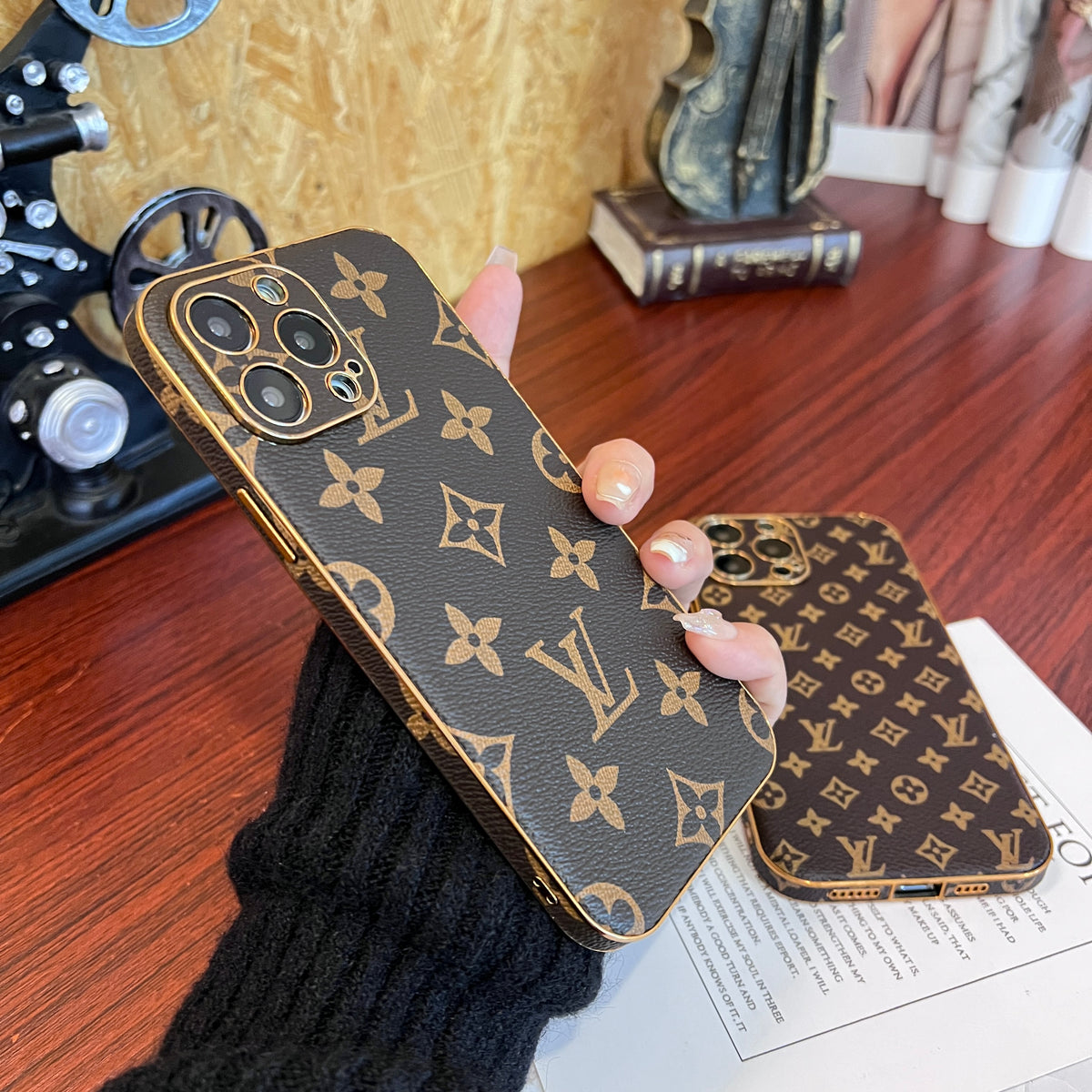 革の大文字iPhoneケース-大文字印刷- CR240315