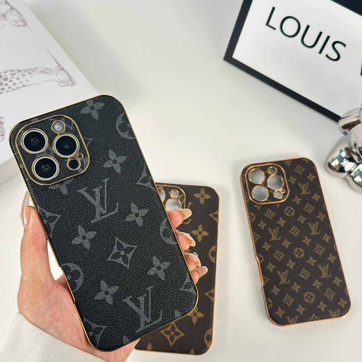 レザー製の Monogram iPhoneケース黒印刷-OKLV017