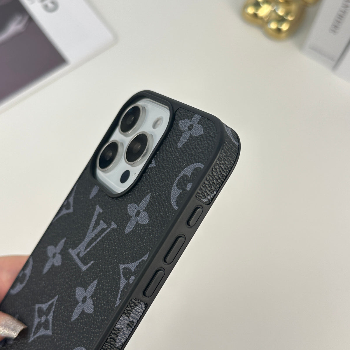 上質ファブリックMonogramiPhoneケース黒印刷-OKLV025