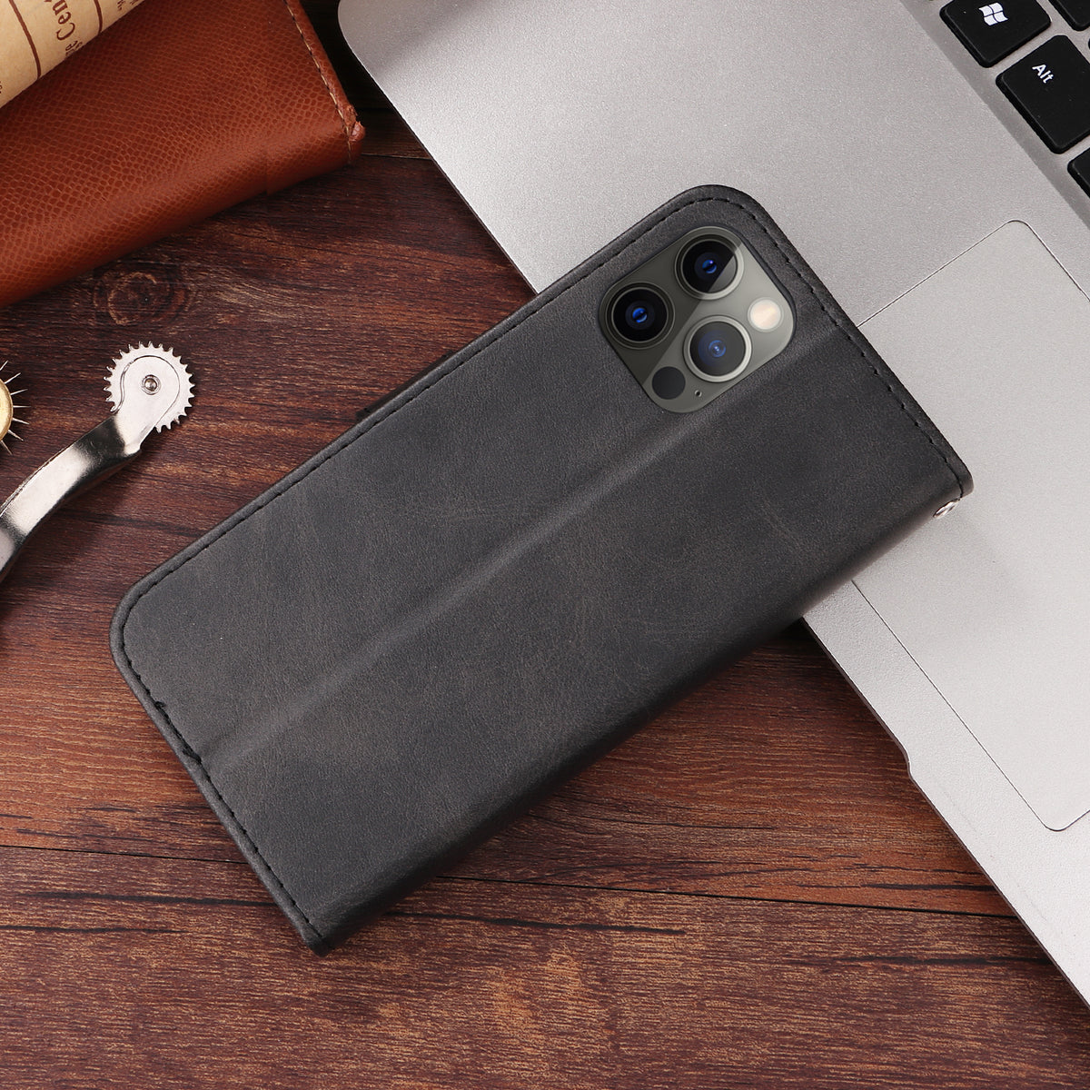 牛革製黒いiPhoneケース ジッパー付き手帳型カードホルダー-LLN240709