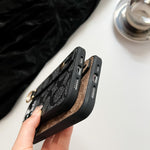 CH茶色のiPhoneケースとリストバンド-SW240330