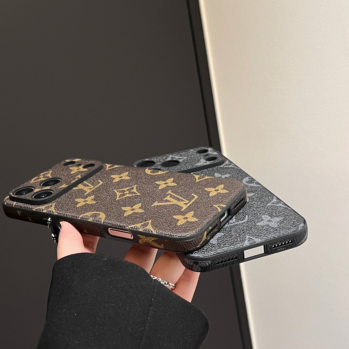 高級レザーiPhoneケースのアルファベット iPhone 17シリーズケース-CRK251154