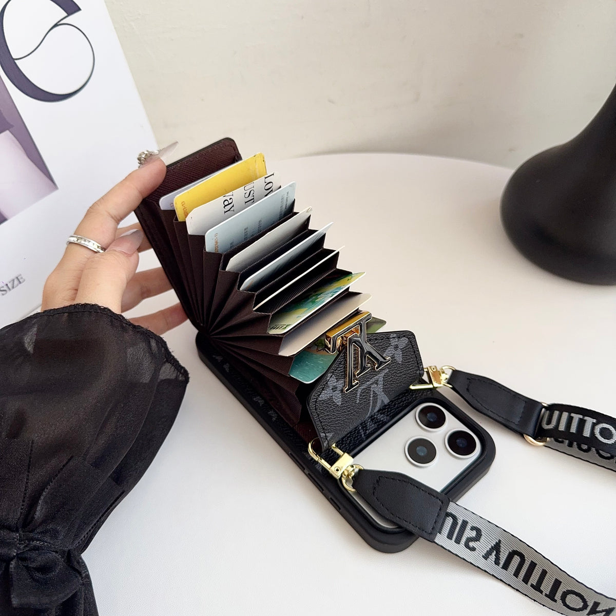 上品Monogram ウォレット&ショルダーストラップ付 iPhoneケース 黒-OKLV003