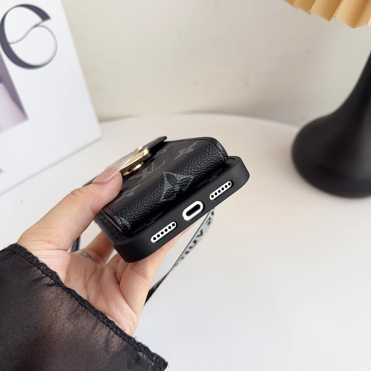 上品Monogram ウォレット&ショルダーストラップ付 iPhoneケース 黒-OKLV003