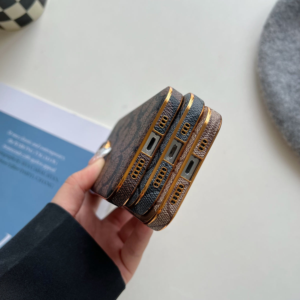 エレガントなCHダークブラウン iPhoneケース-OKCH004