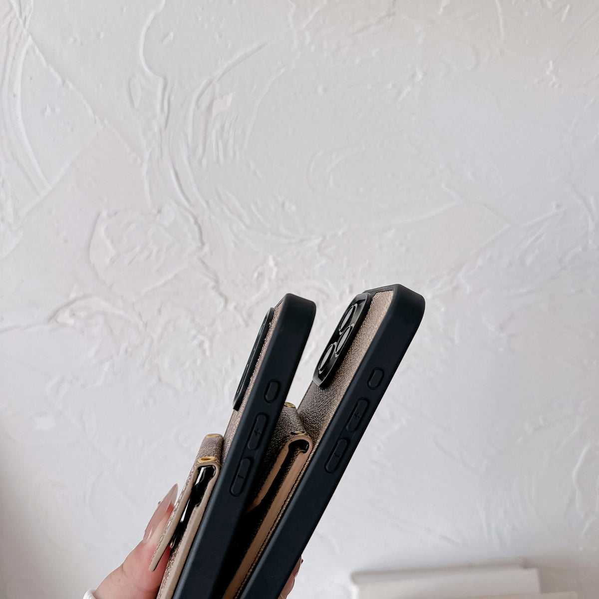 CH焦げ茶色のiPhoneケースカードホルダーとストラップ付き-SJ240513