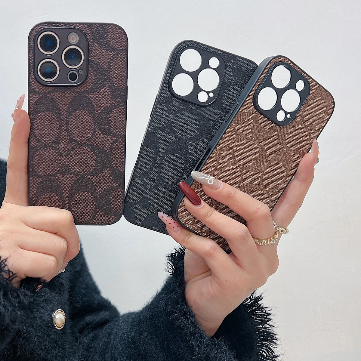 高級感のあるCHライトブラウンの iPhoneケース-OKCH003