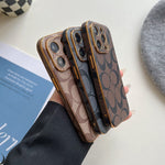 CHレザー焦げ茶色のiPhoneケース -QBK240513