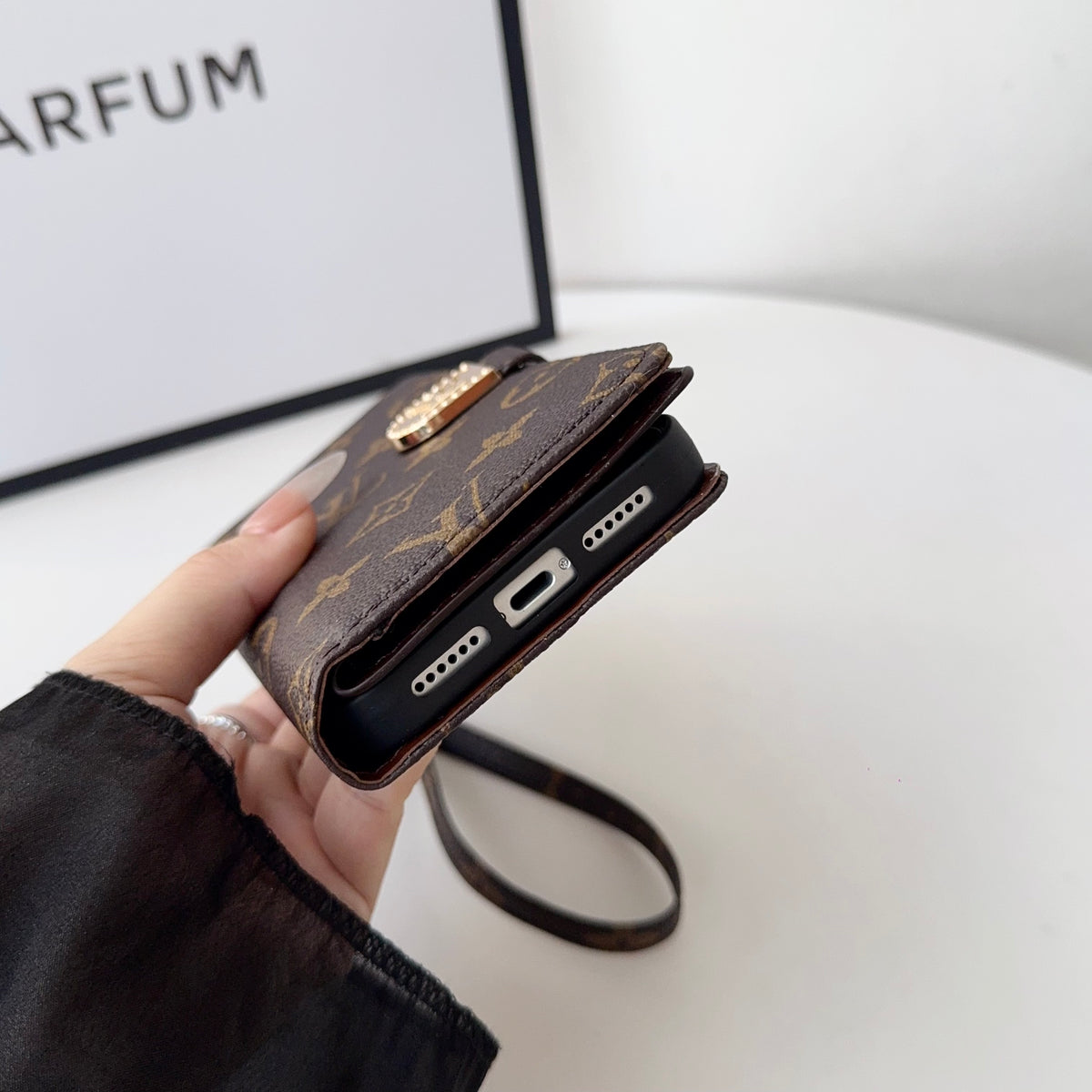 ラグジュアリーデザイン モノグラム手帳型iPhoneケース（ファスナー財布＆ストラップ付き）-OKLB003