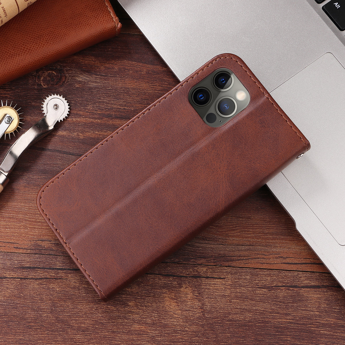 牛革製茶色のiPhoneケース ジッパー付き手帳型カードホルダー-LLN240709