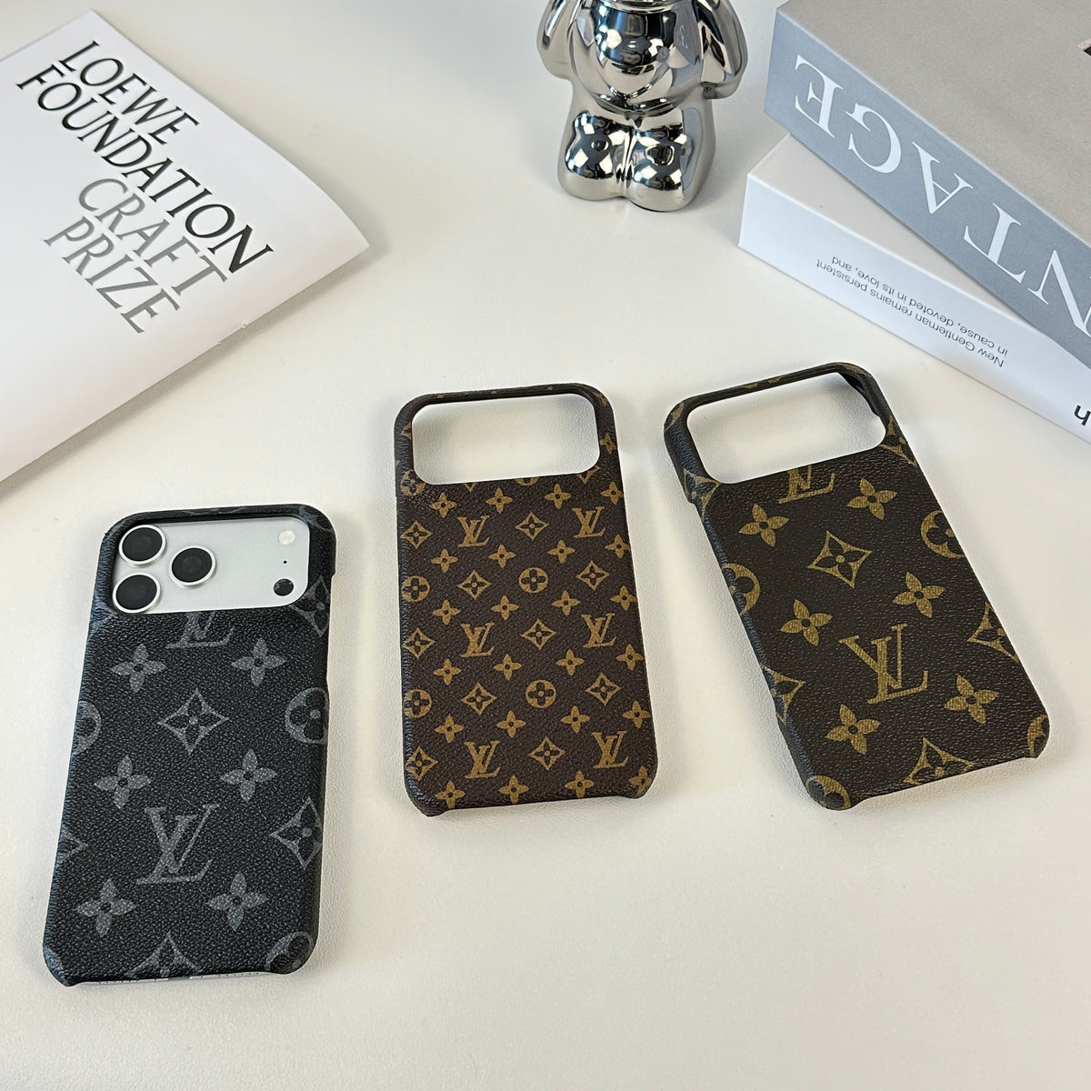 高級感のあるMonogramマグネット対応 iPhoneケース iPhone 17シリーズ用黒印刷-OKLV009