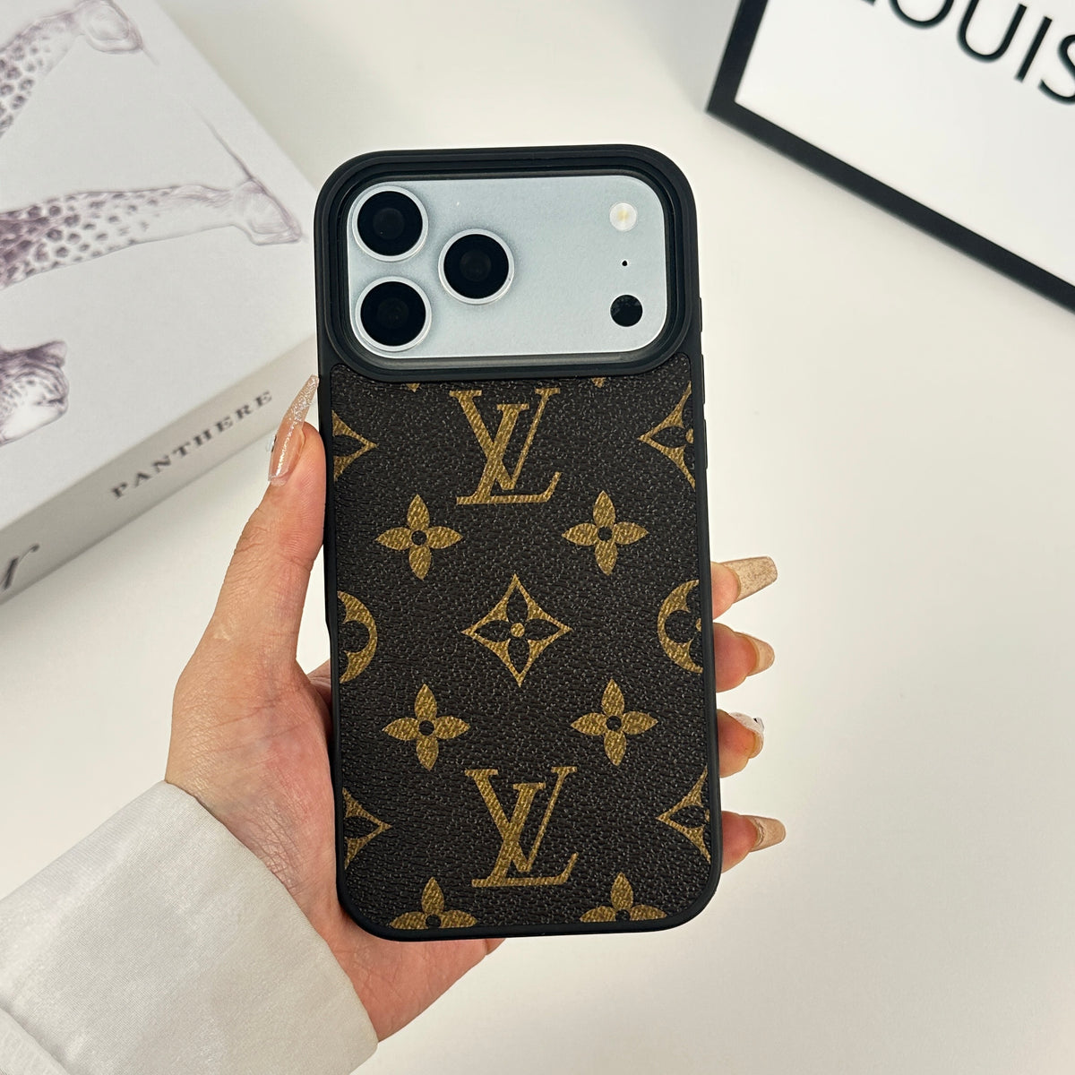 高級感のあるMonogramiPhoneケースiPhone 17シリーズ用 大印刷-OKLV014