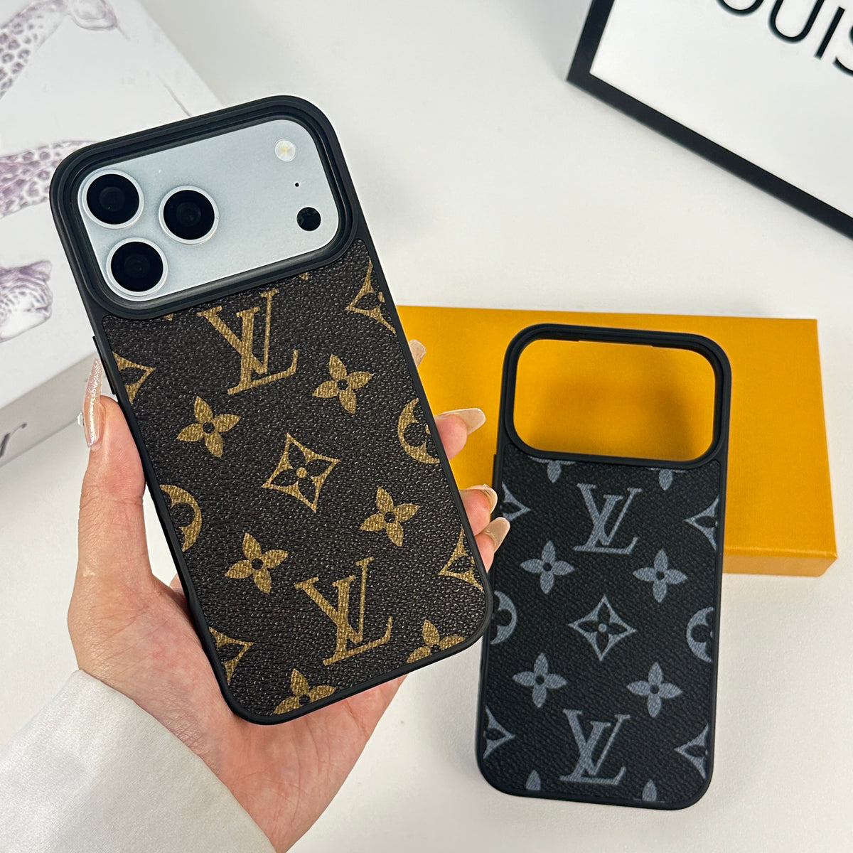 高級感のあるMonogramiPhoneケースiPhone 17シリーズ用 大印刷-OKLV014