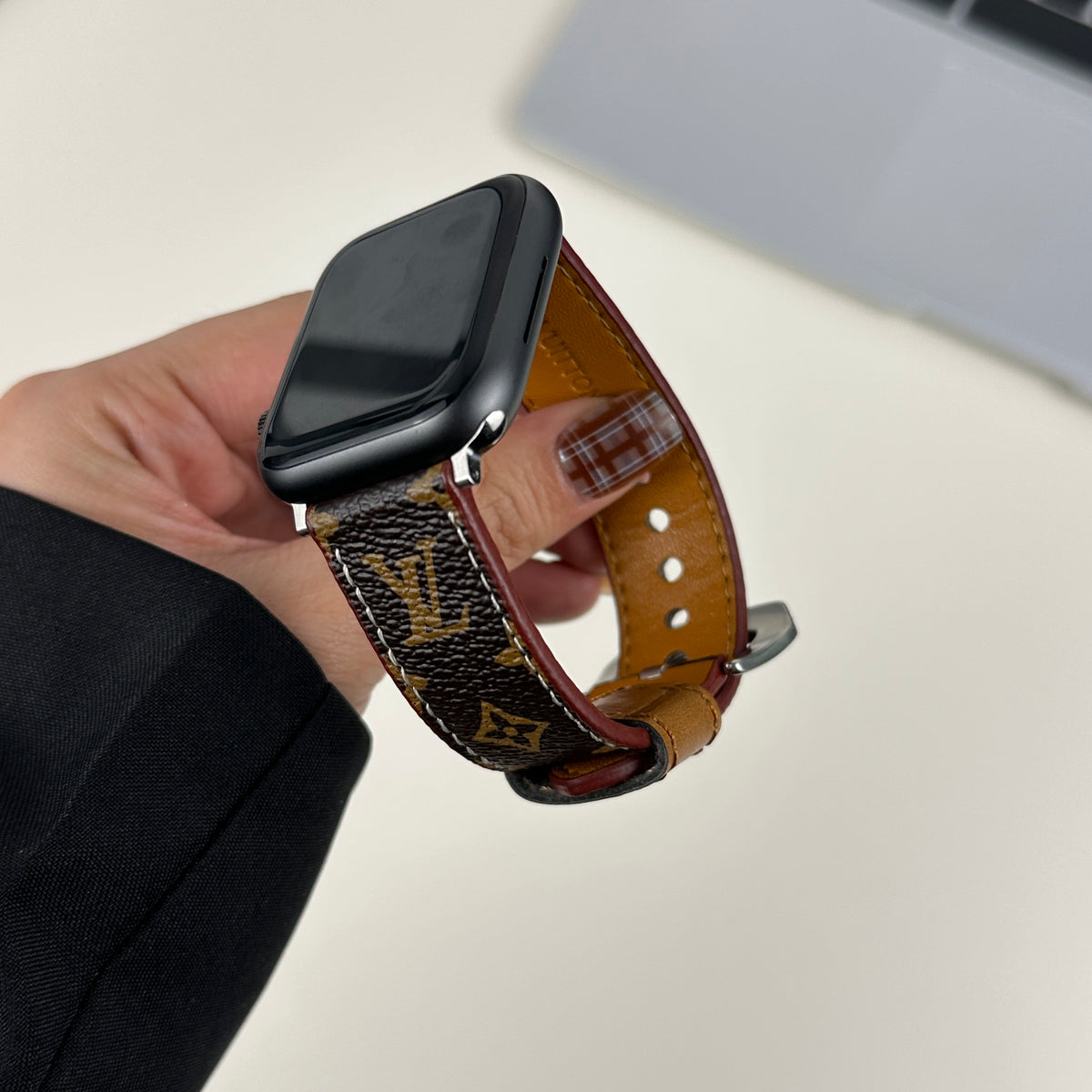 高級感のあるMonogram iPhone Apple Watch用バンド 小きな印刷-OKLV030