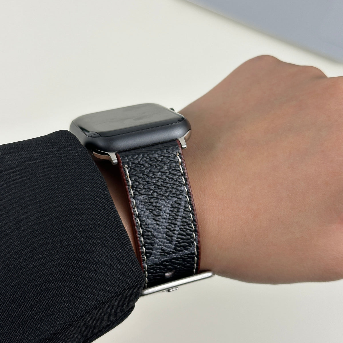 上質ファブリック Monogram iPhone Apple Watch用バンド 黒印刷-OKLV031