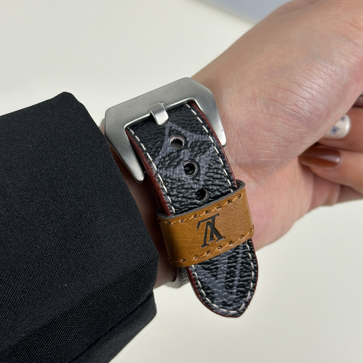 上質ファブリック Monogram iPhone Apple Watch用バンド 黒印刷-OKLV031