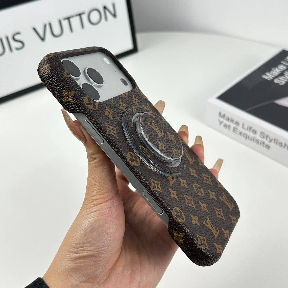 高級レザーMonogram iPhone用 スタンド付き マグネット対応 17シリーズ用 小きな印刷-OKLV046