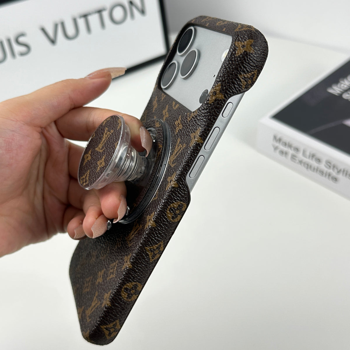 高級レザーMonogram iPhone用 スタンド付き マグネット対応 17シリーズ用 小きな印刷-OKLV046