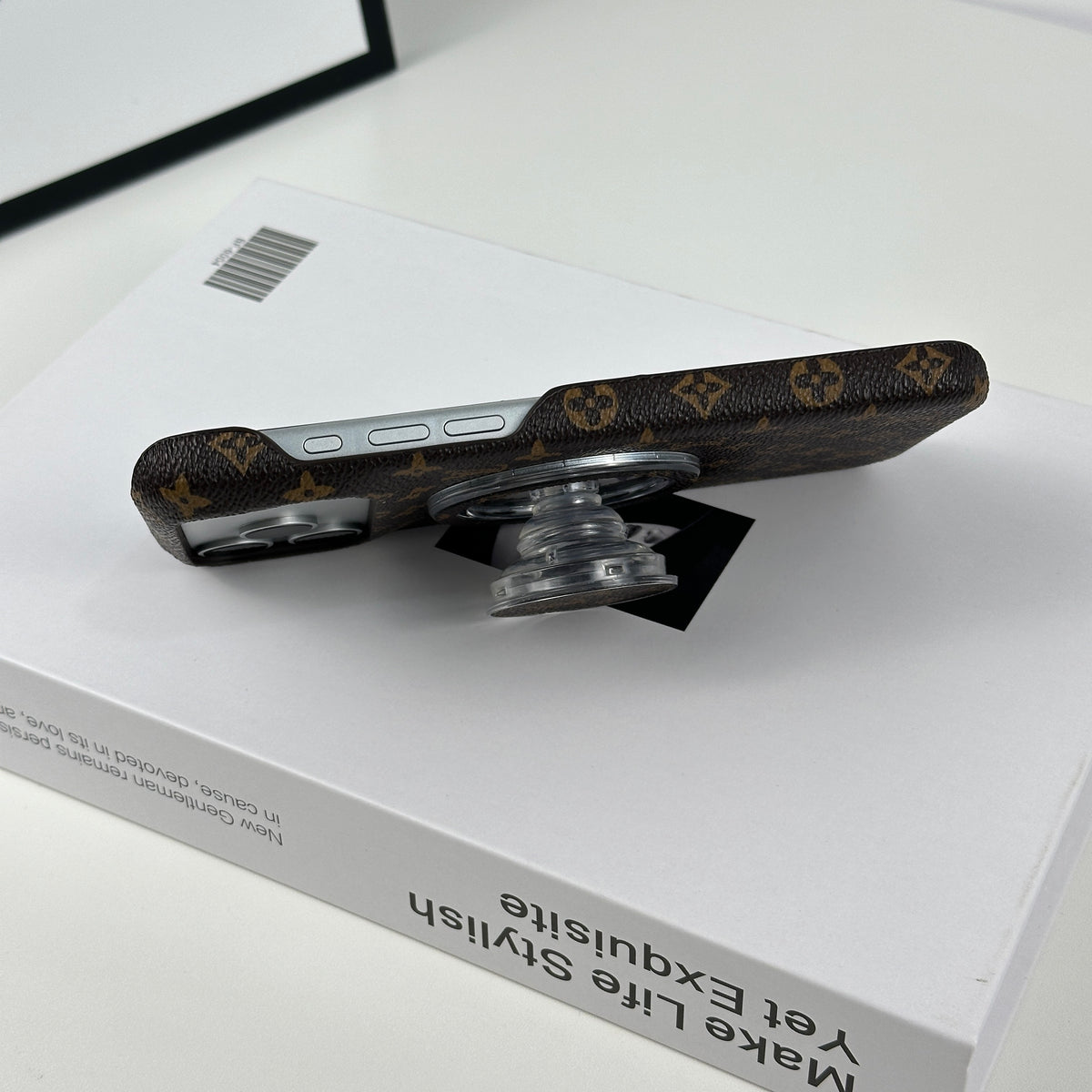 高級レザーMonogram iPhone用 スタンド付き マグネット対応 17シリーズ用 小きな印刷-OKLV046