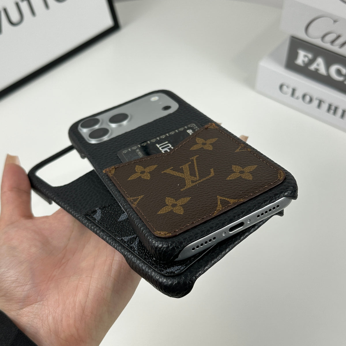 レザーMonogram iPhone用 カードポケット付きケース 17シリーズ用 大きな印刷-OKLV057