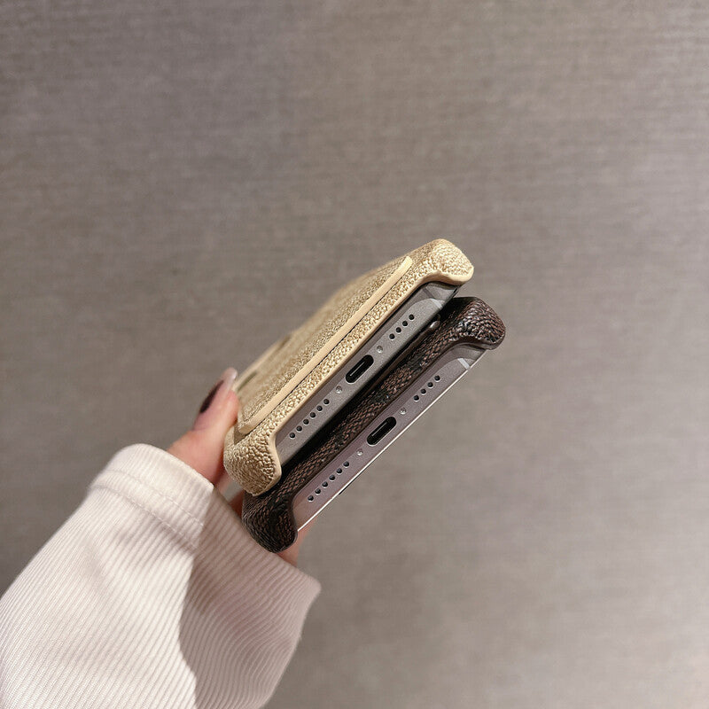 定番のCH黄土色の iPhoneケースとカードホルダー-JQB240330