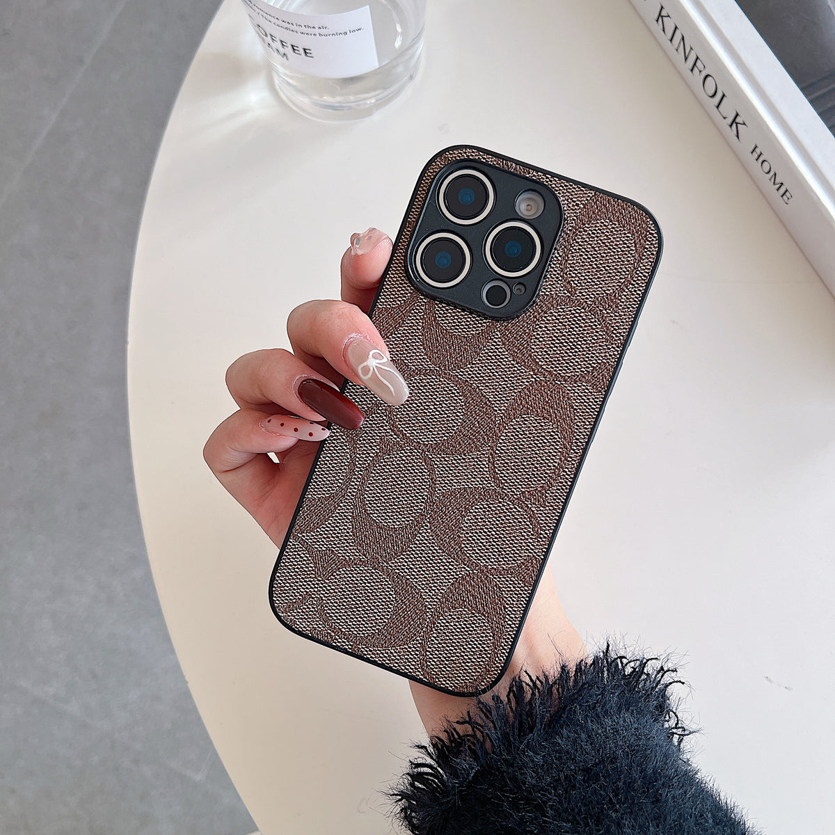 高級感のあるCHライトブラウンの iPhoneケース-OKCH003