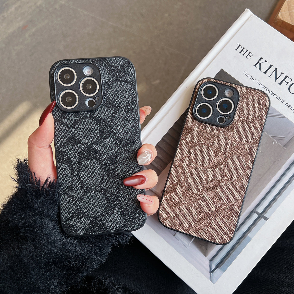 高級感のあるCHライトブラウンの iPhoneケース-OKCH003