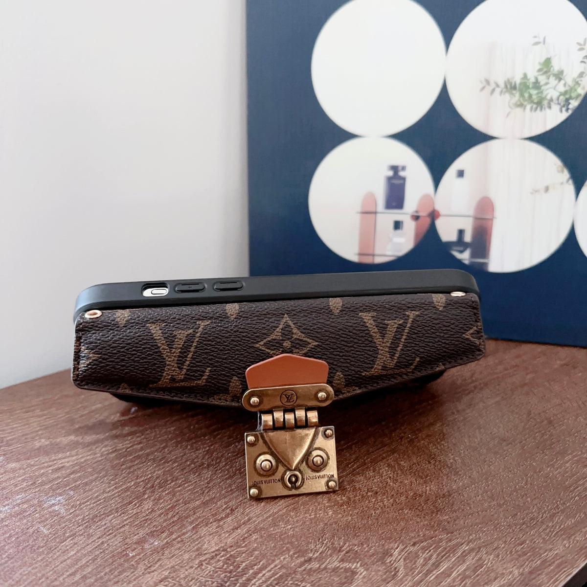 モノグラムiPhoneケース パース＆カードホルダー付き ブラウン - STK240617