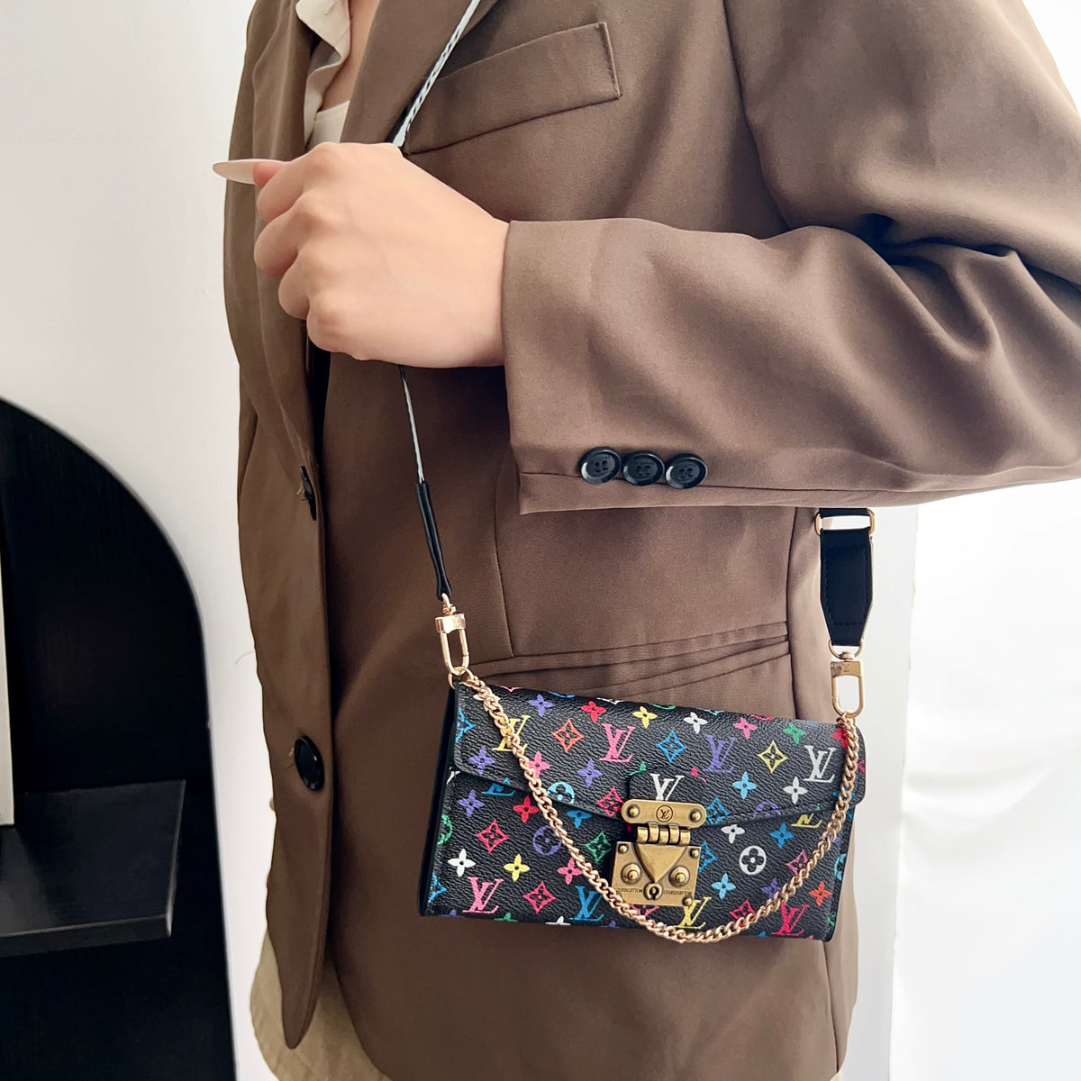 プレミアムレザー フォリオ モノグラム iPhoneケース（ウォレット＆ストラップ付き）-OKMTY003