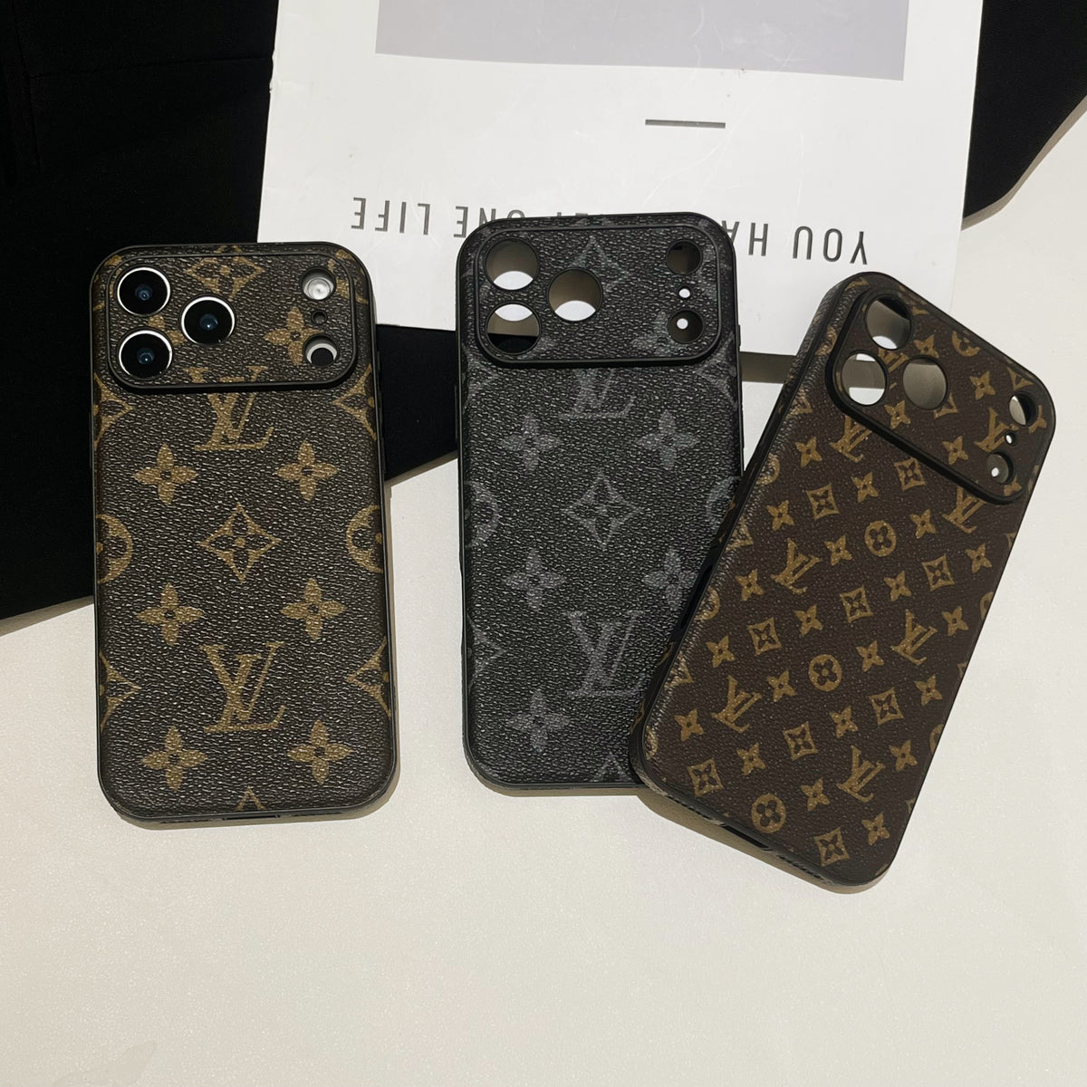 高級レザーiPhoneケースのアルファベット iPhone 17シリーズケース黒印刷-CRK251154