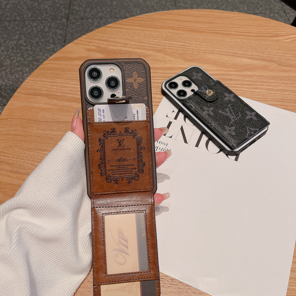 モノグラムiPhoneケース パース付き ブラウン - KBK241846