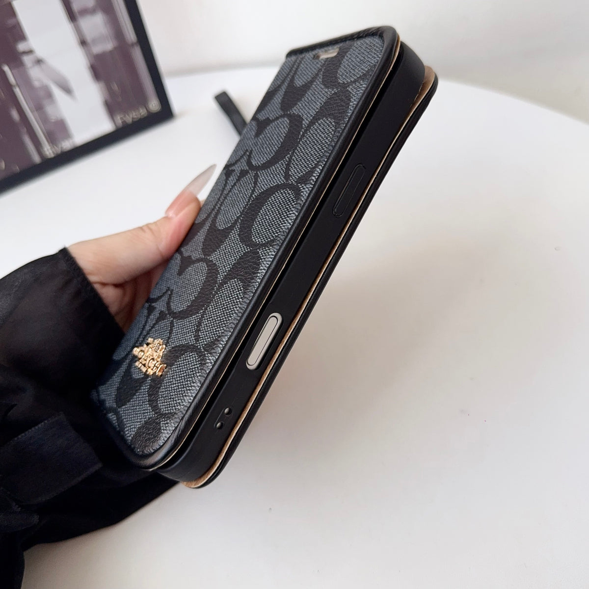 上品CHクラシック ウォレットフォールド式 iPhoneケース 黒-OKCH004