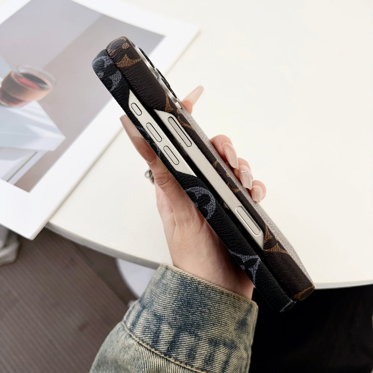 高級感のあるMonogramビッグモノグラム iPhoneケース-OKLV002