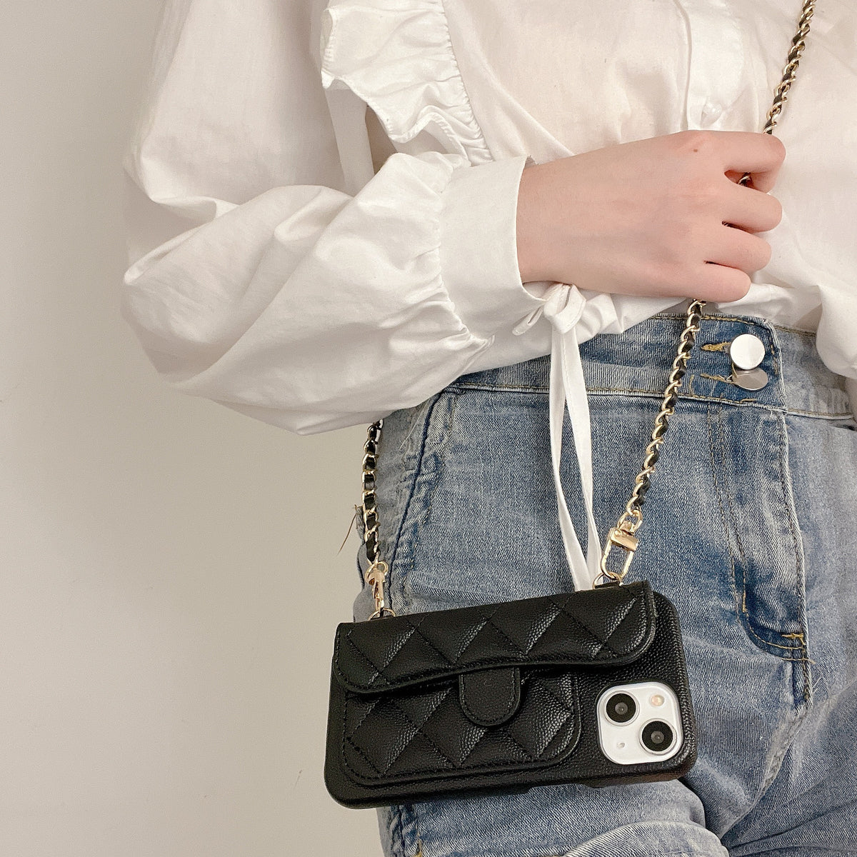 革の黒いiPhoneケース カードホルダーとストラップ- XK240401