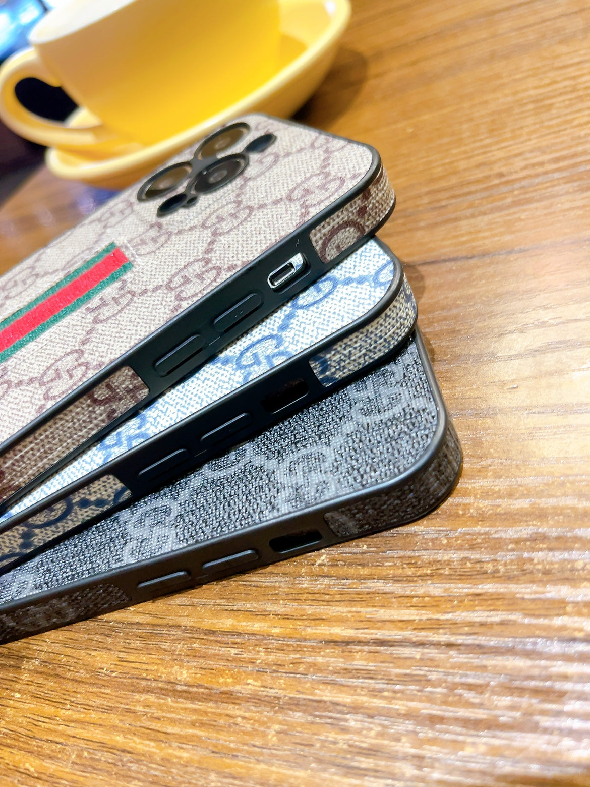 クラシックGGの茶色iPhoneケース-JD240424